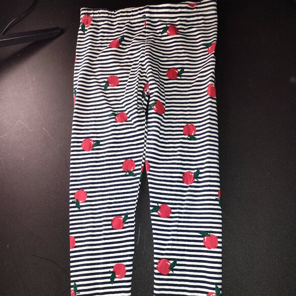 Pre-Owned Children's Place 2-Piece Matching Apples Printed on White & Navy Blue - Picture 10 of 13